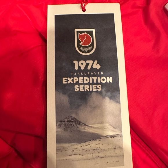 NWT never worn Fjall Raven expedition down women’s L red coat - Picture 6 of 16